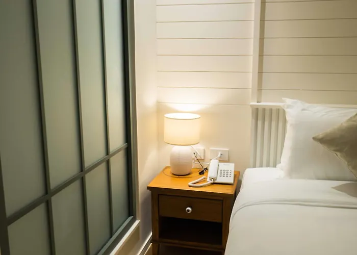 Hotel Tuan Near Wat Arun Bangkok